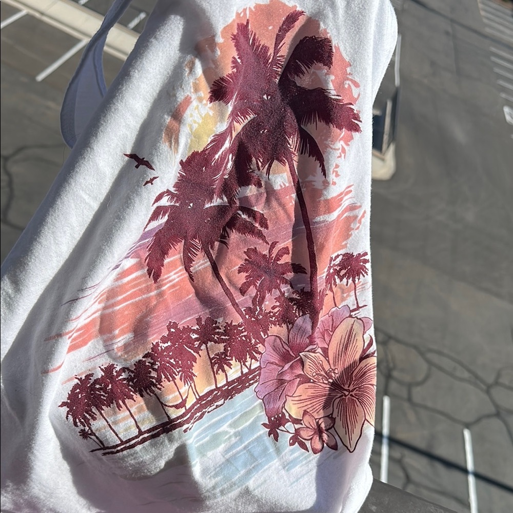 Color Changing White Sleeveless Tank Top with Tropical Print - Picture 2 of 2